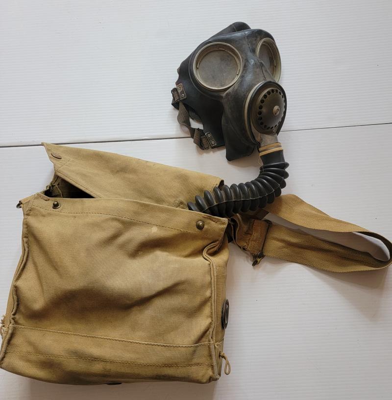 WWII No 2 Mk VII Gas Mask with Satchel